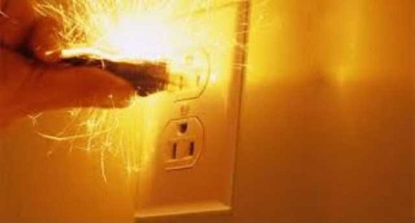 Sự Khác Biệt Giữa Ngắn Mạch và Quá Tải