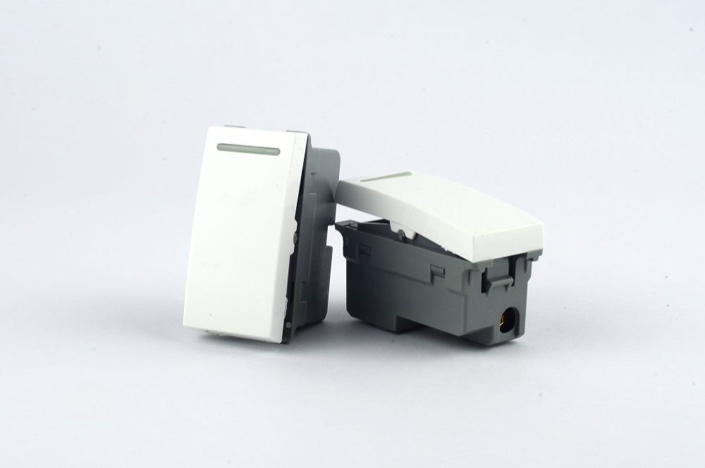 Công tắc 3 cực là gì? Nguyên lý làm việc và cấu tạo công tắc ba cực